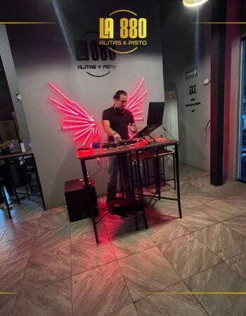 La 880 Alitas & Pisto